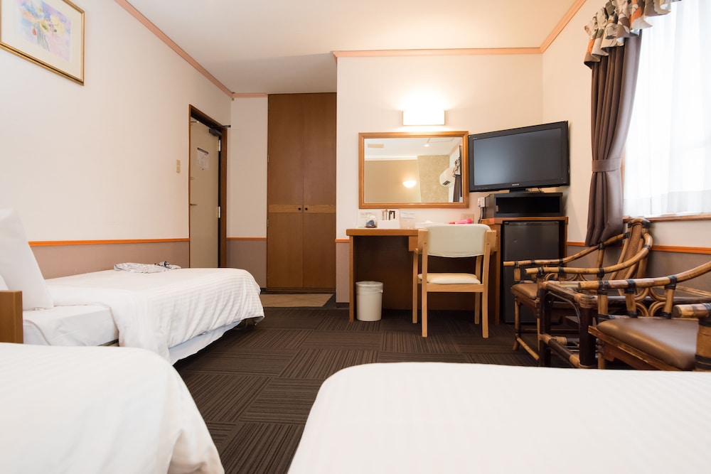 Crown Hotel Okinawa 18/75