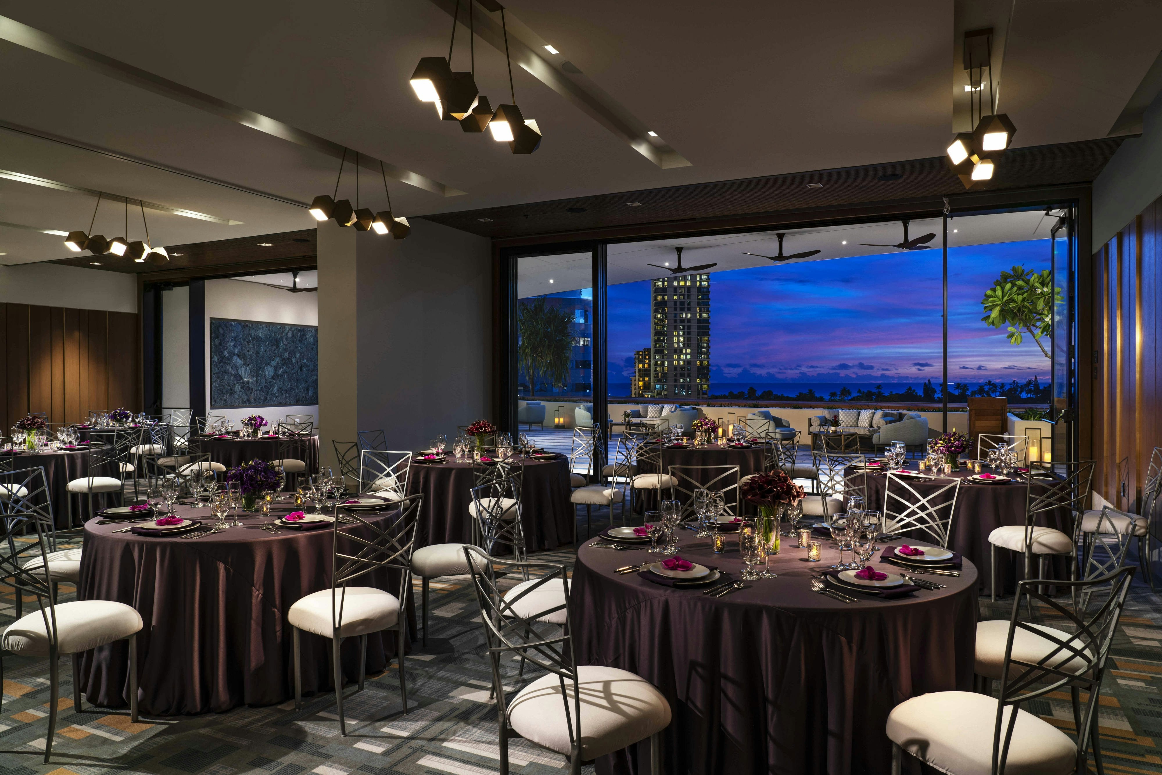 THE RITZ-CARLTON RESIDENCES WAIKIKI BEACH 36/37