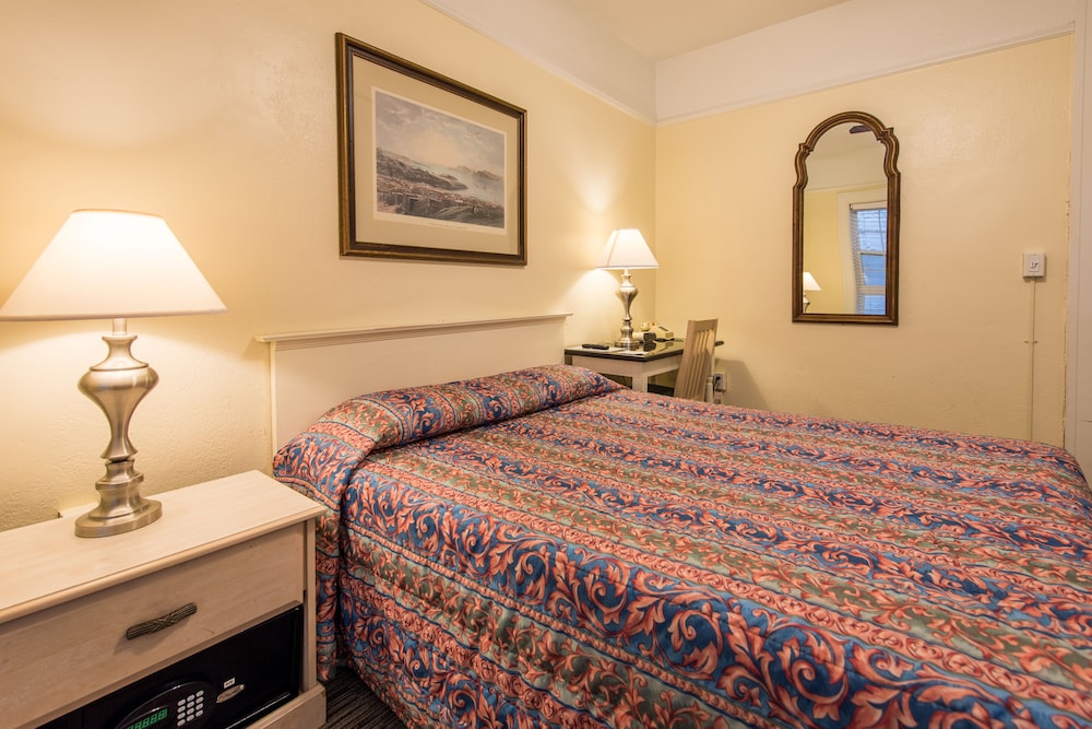 Grant Hotel 7/45