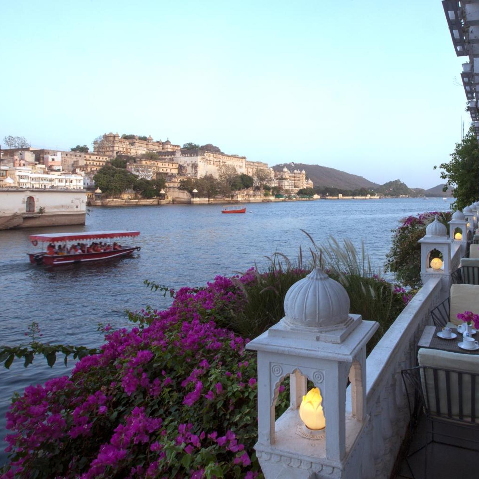Lake Pichola Hotel 23/25