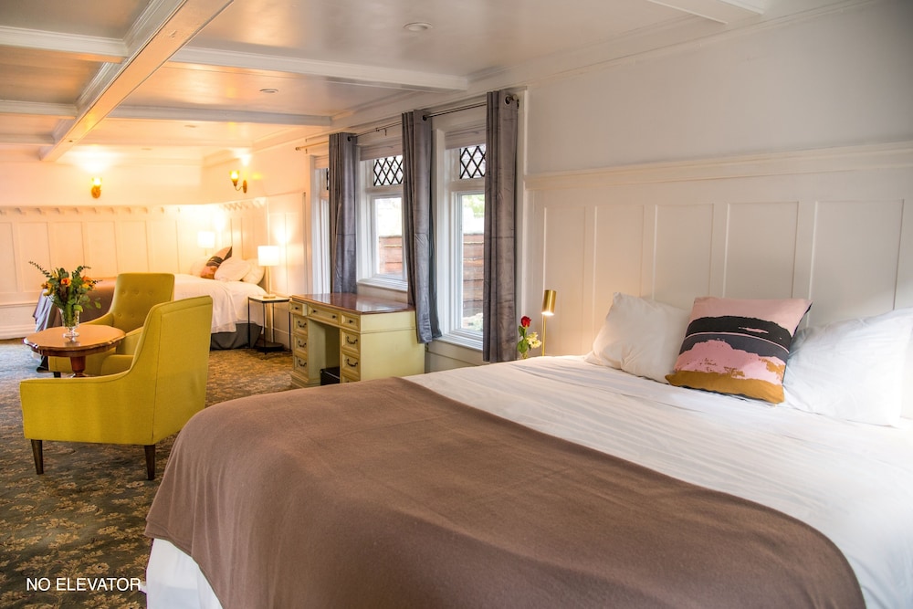 Cedar Gables Inn 16/68