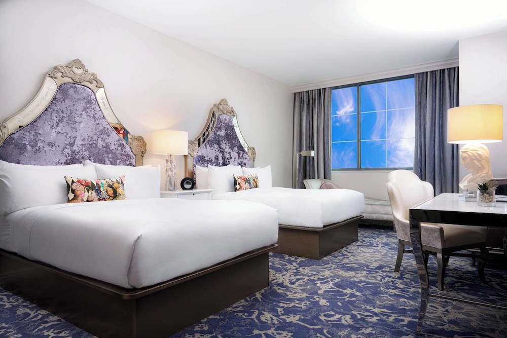 room, 2 queen beds, city view