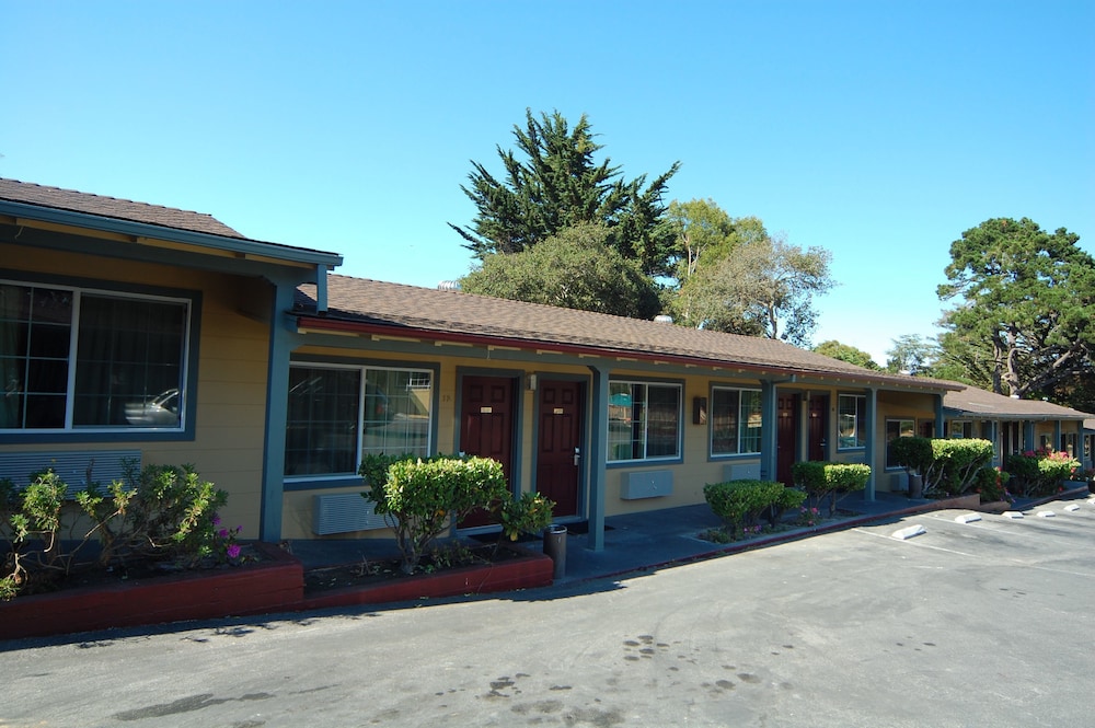 Monterey Surf Inn photo5