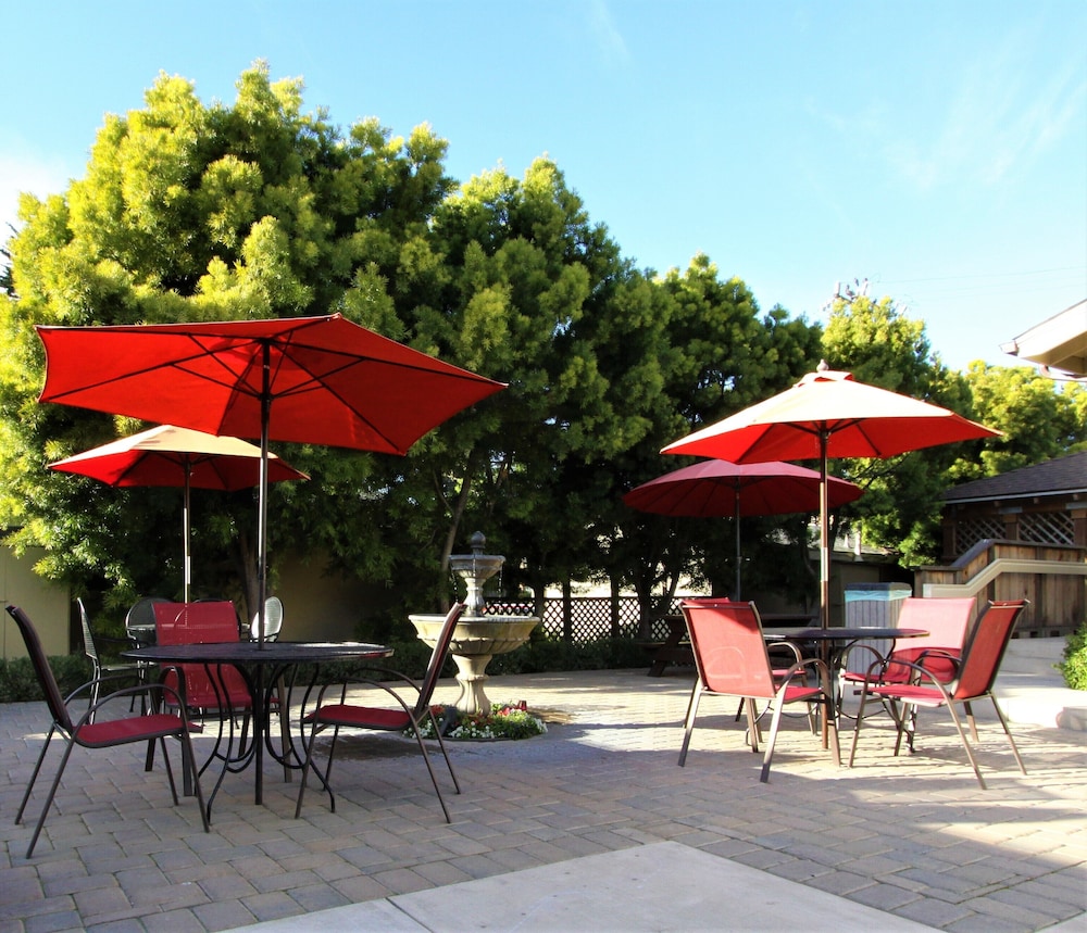 Monterey Peninsula Inn 37/63