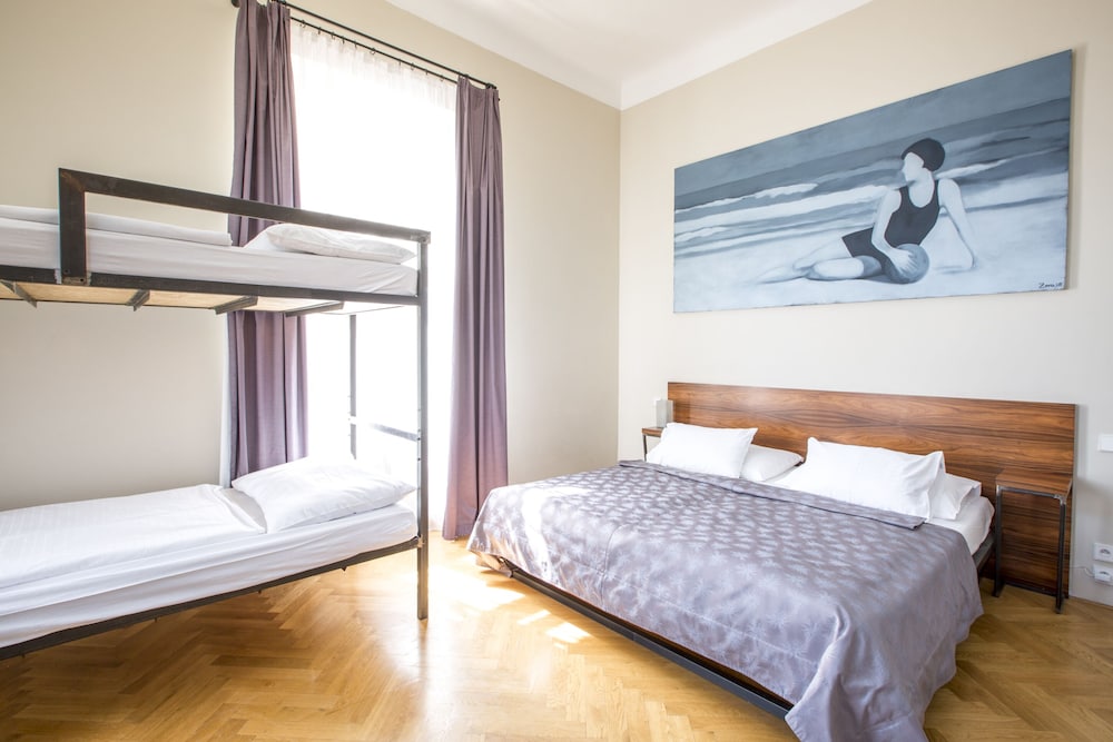 Sophie Apos S Hostel 10/71