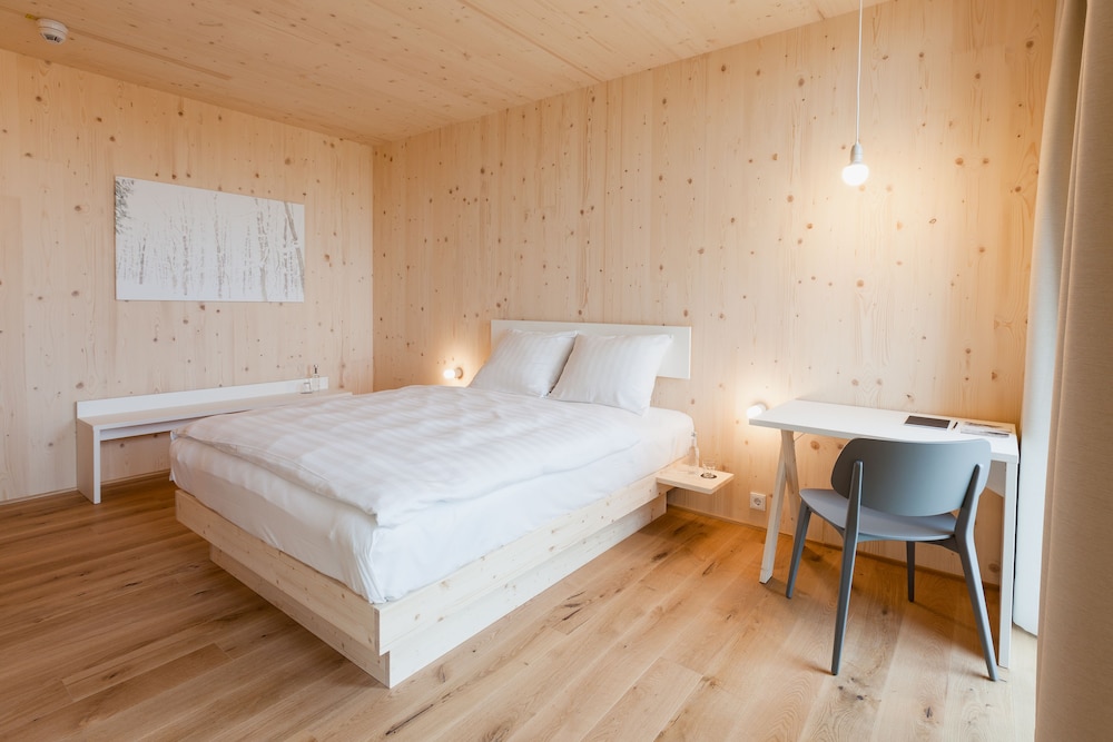 BUSINESS, DOUBLE BED