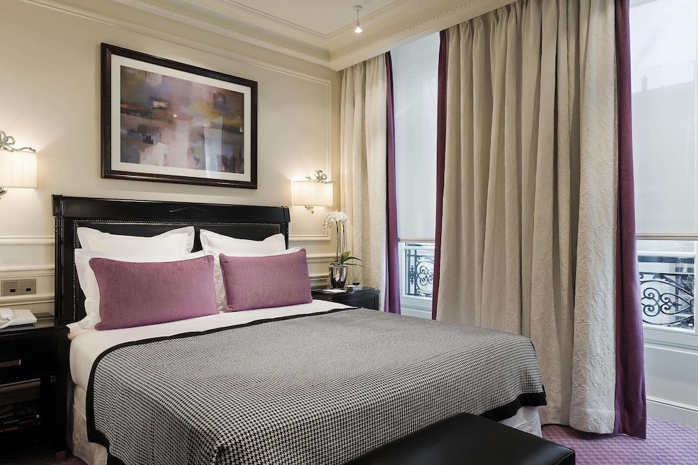 STANDARD, QUEEN BED, BATHTUB