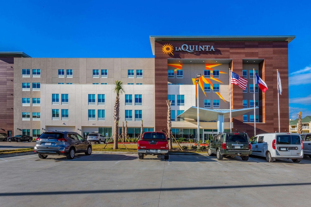 La Quinta Inn & Suites by Wyndham Galveston West Seawall 3/48