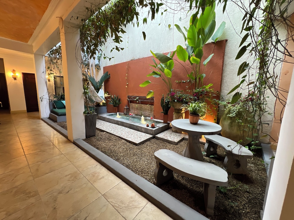 LECLERC HOTEL BOUTIQUE 68/70