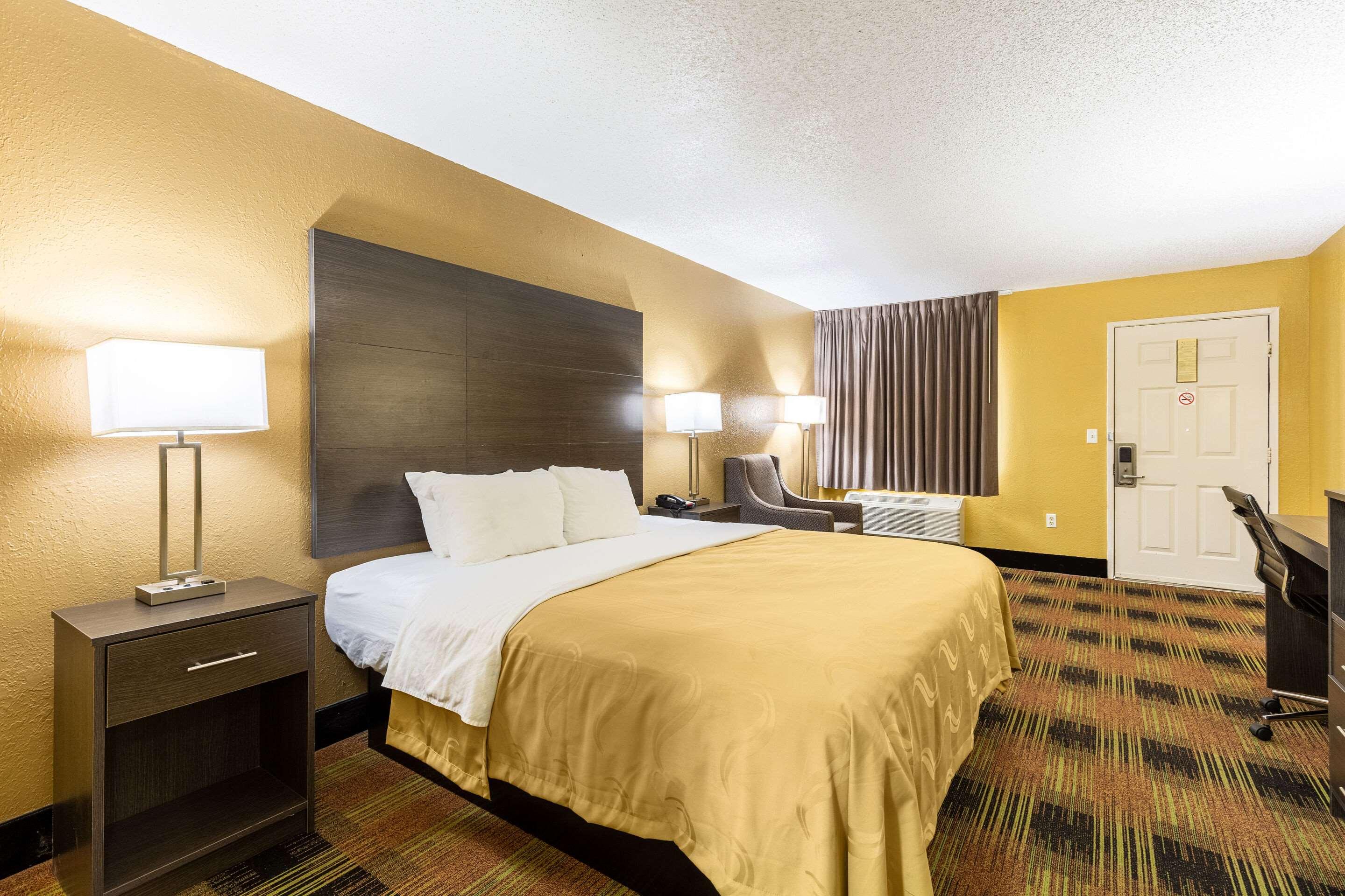 ROOM, KING BED, ACCESSIBLE