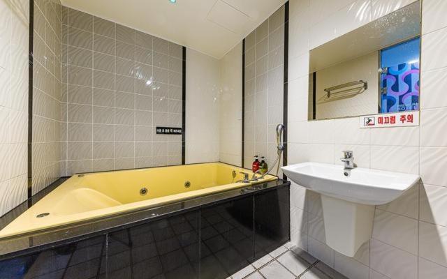 Ava Hotel Changwon 94/99