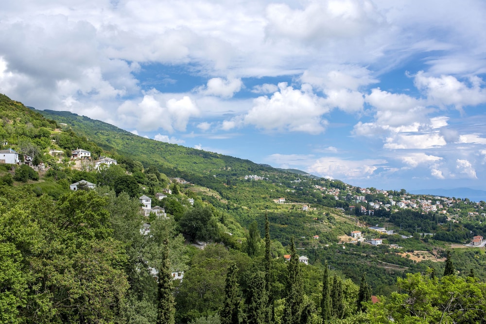 To Stefani Tis Makrinas 45/49