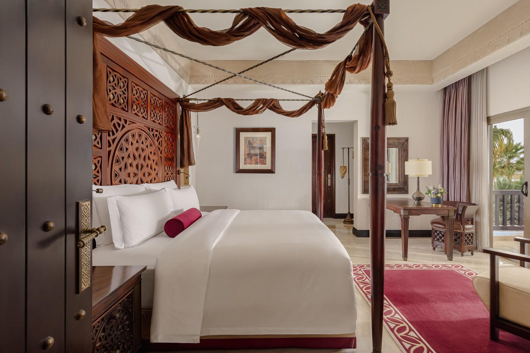 1 Bedroom, Deluxe, Suite, King Bed, Sea View