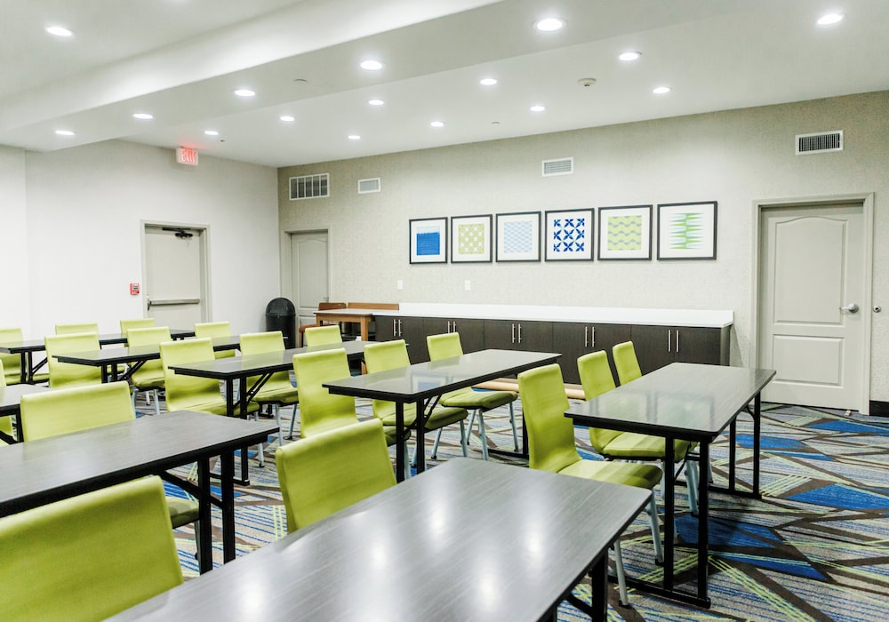 Holiday Inn Express Hotel and Suites Greenville 45/64