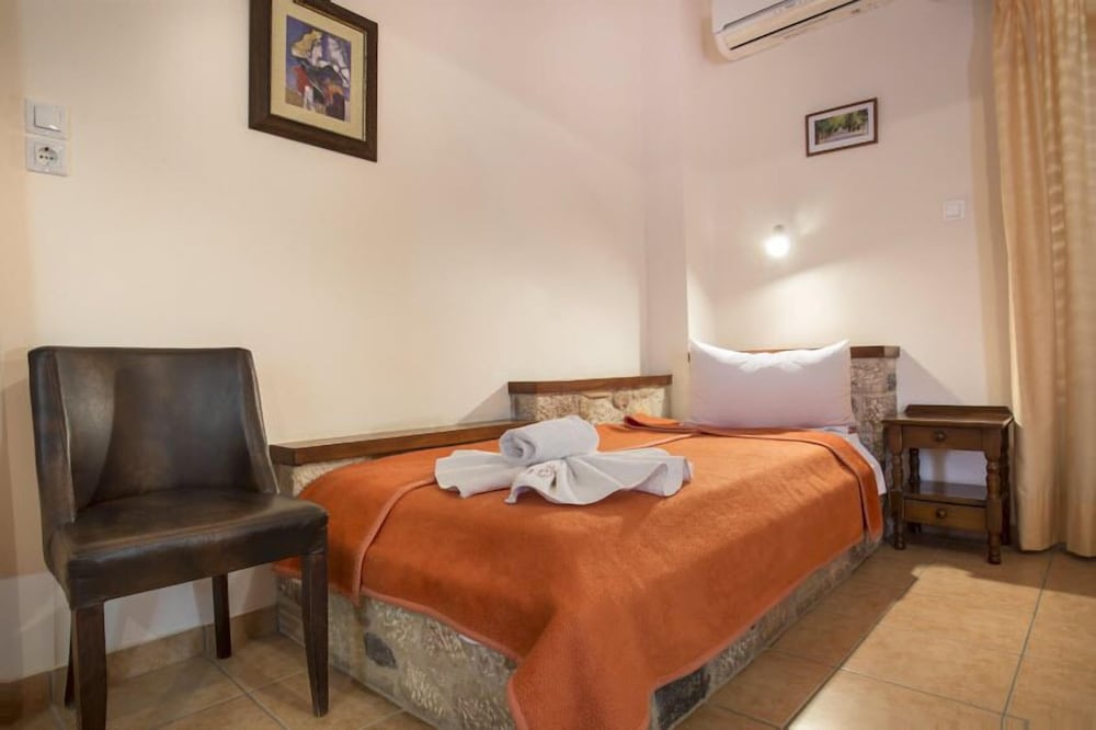 Aktaion Hotel 12/50