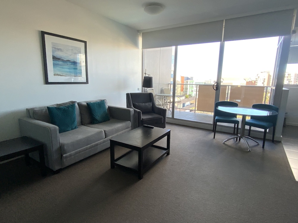 B7 Honeysuckle Executive Apartments 20/33