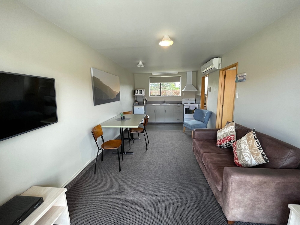 Sierra Motel and Apartments 30/50