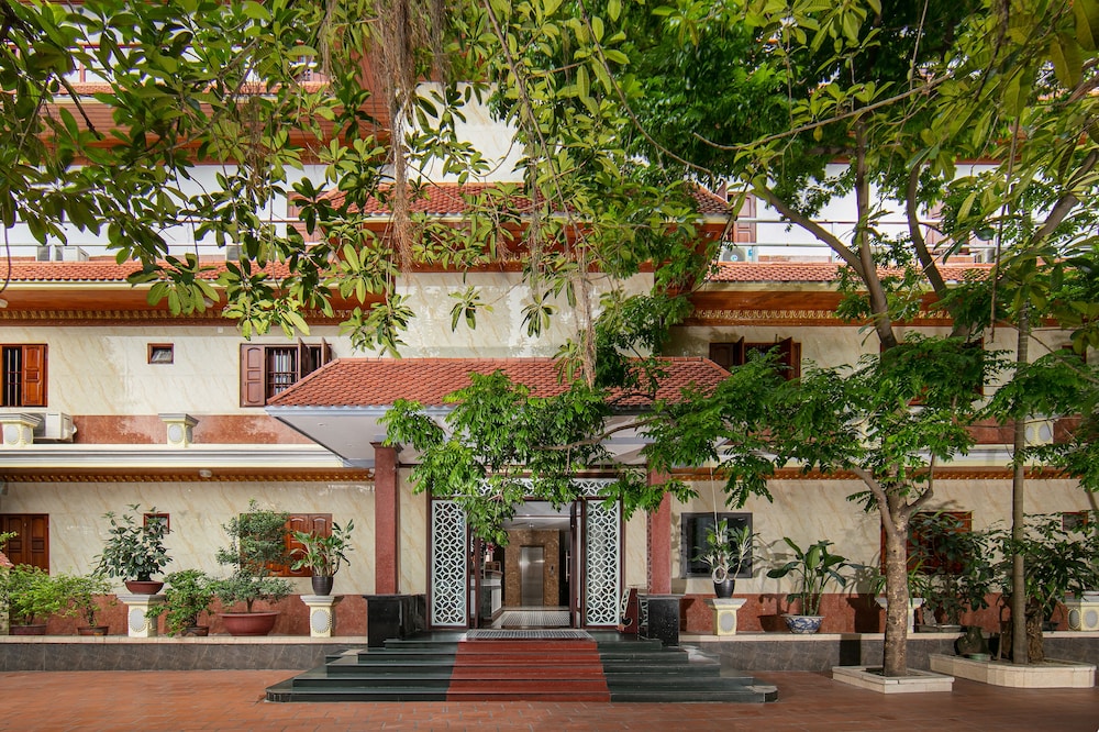 Nam Hai Hotel Hanoi 18/22