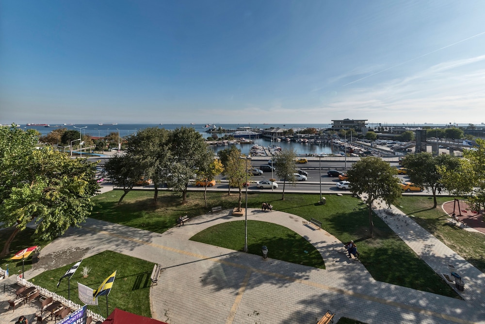 Cevheri S Hotel 48/53
