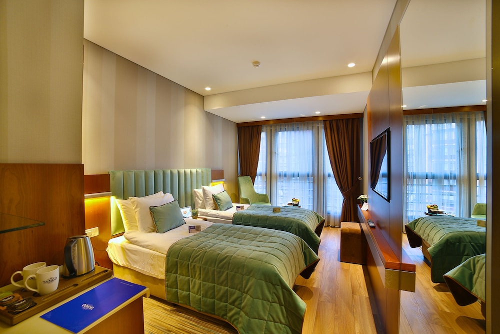The Tango Hotel 8/42