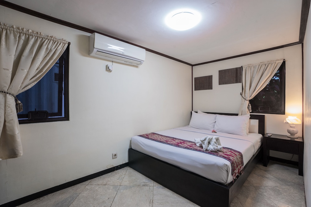 Royal Caravan Hotel and Outbond 10/58