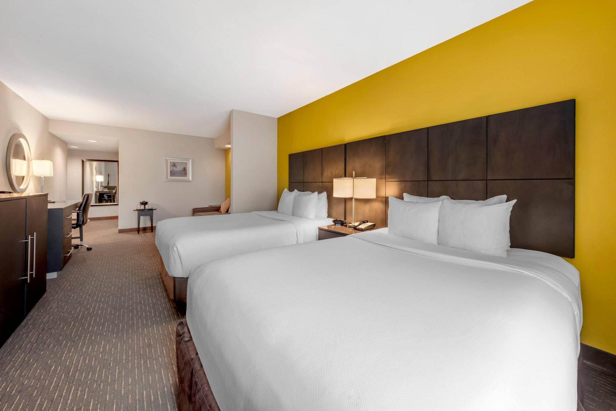 Room, Multiple Beds, Comfort Suites Miami Airport North 2/6