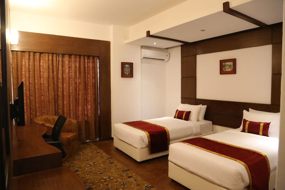 GRAND ORIENTAL HOTEL 18/60