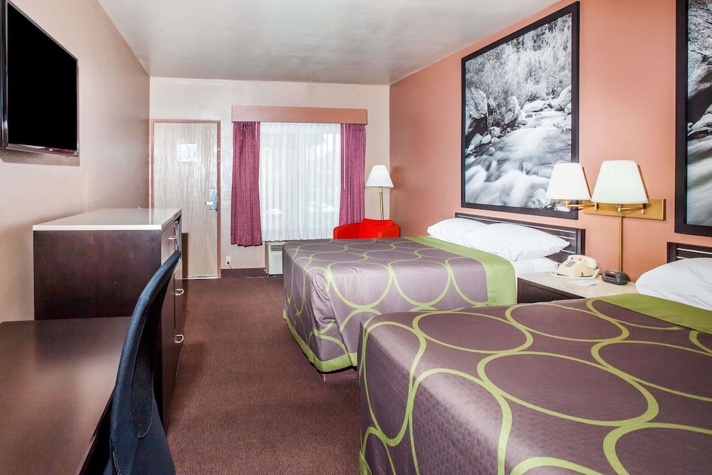 Super 8 by Wyndham Anaheim/Disneyland Drive CA 10/15