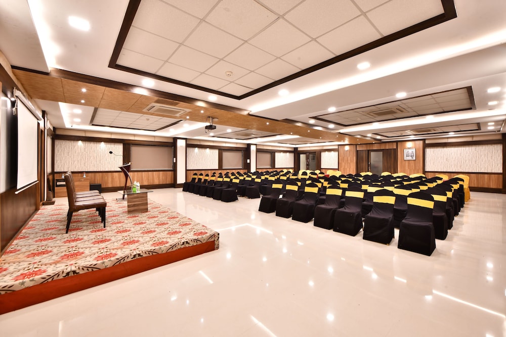 Click Hotel Sagar Plaza Chakan Pune 30/48
