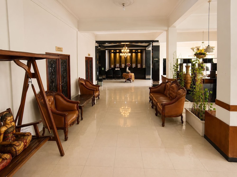 Satya Graha Hotel 51/79