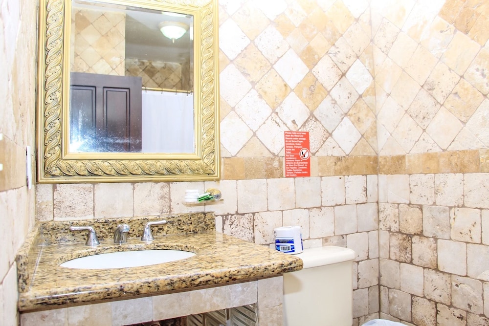 West End Divers Resort 26/28