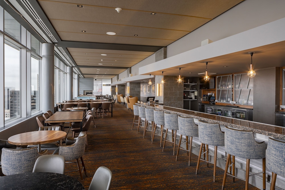 Hyatt Regency Denver 55/77