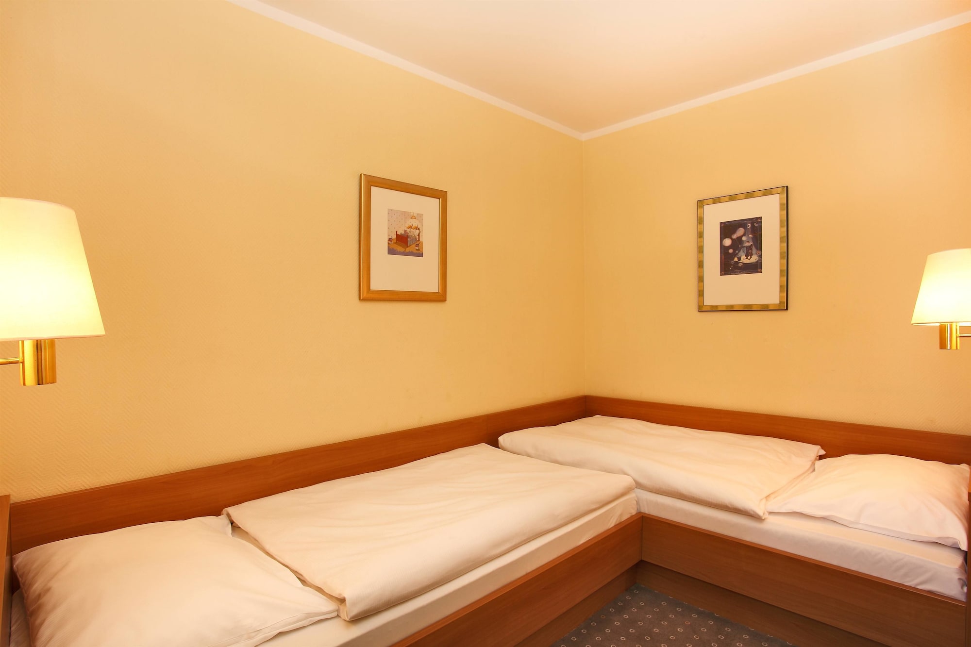 Superior, Double and Twin Beds, Valley View