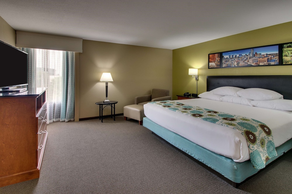 Drury Inn & Suites Near the Galleria Houston 7/49