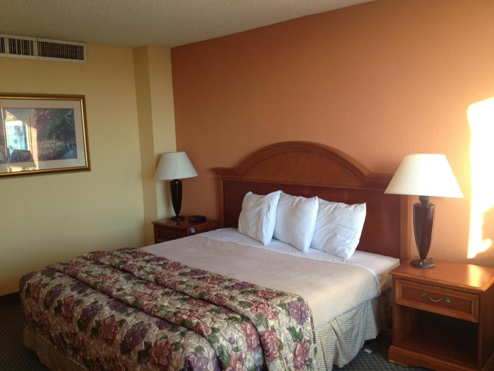Ramada by Wyndham DFW Airport 12/39