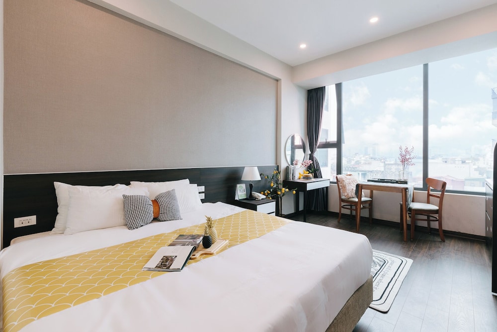 DELUXE, STUDIO, QUEEN BED, CITY VIEW