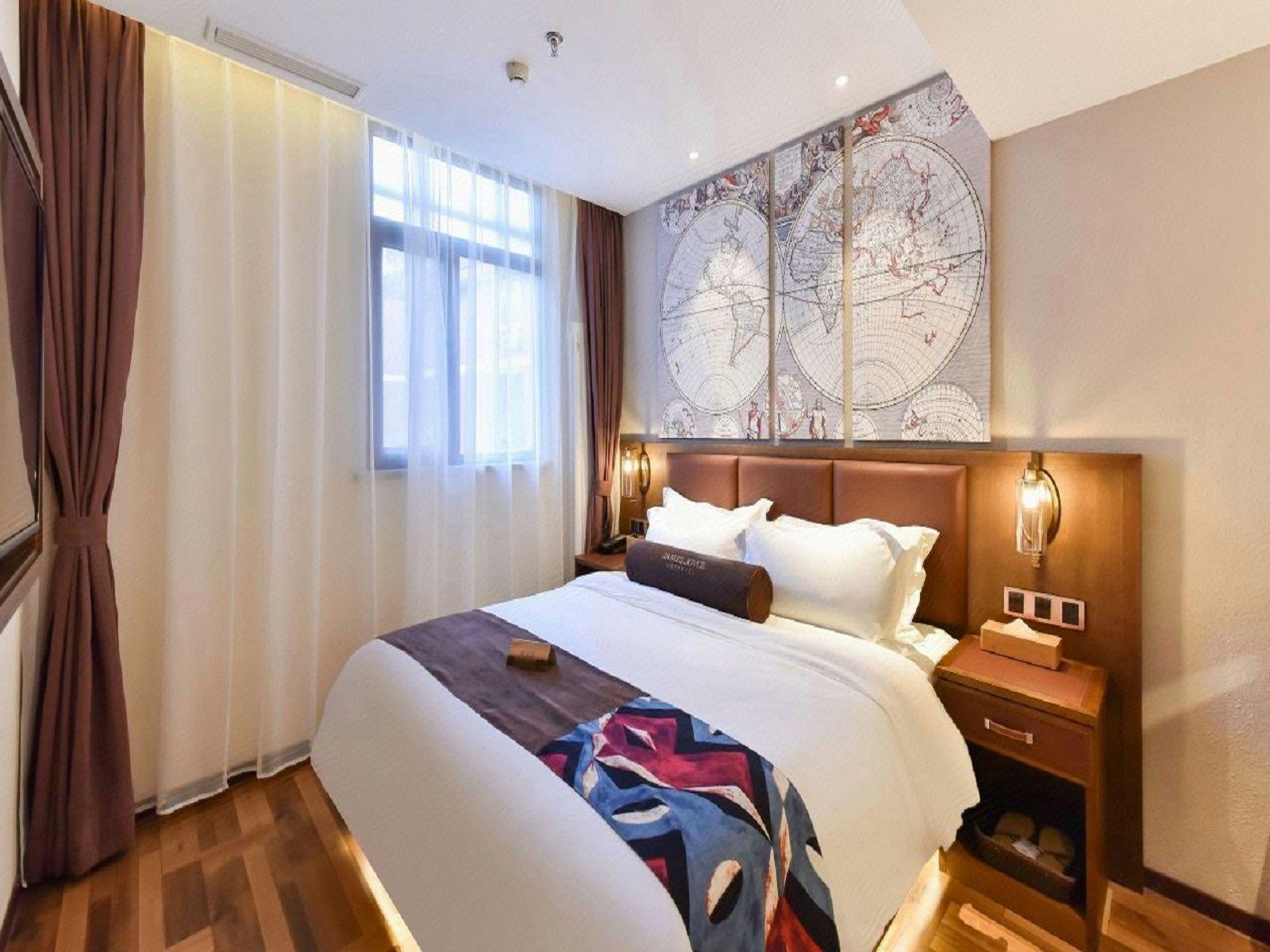 Deluxe, King Bed, with View