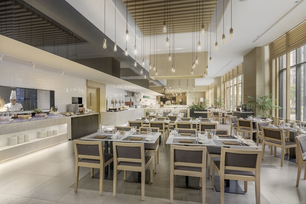 Seda Bonifacio Global City 32/48
