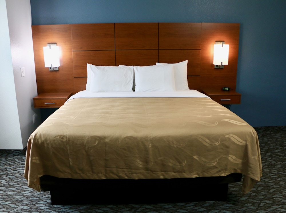 Quality Inn and Suites Watertown Fort Drum 27/50