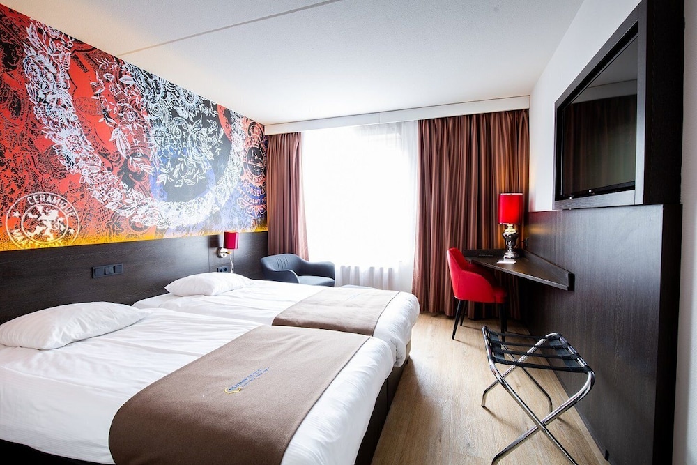 DELUXE, TWIN BEDS
