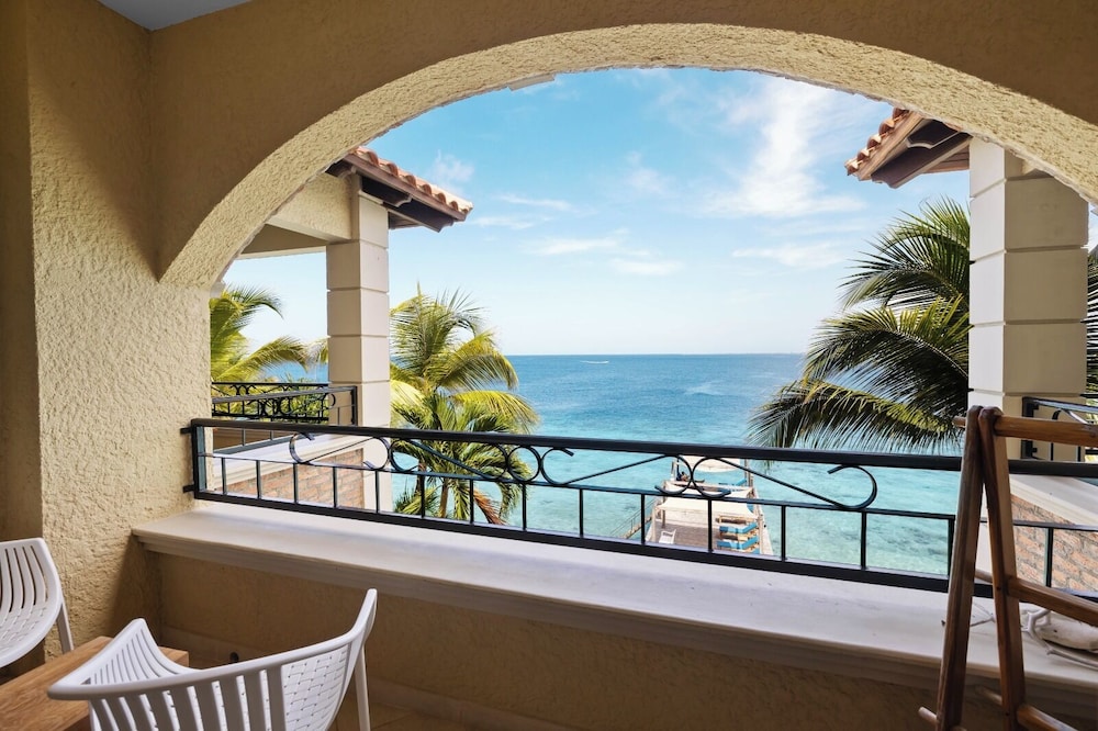The Bellafonte - Luxury Oceanfront Hotel 15/50