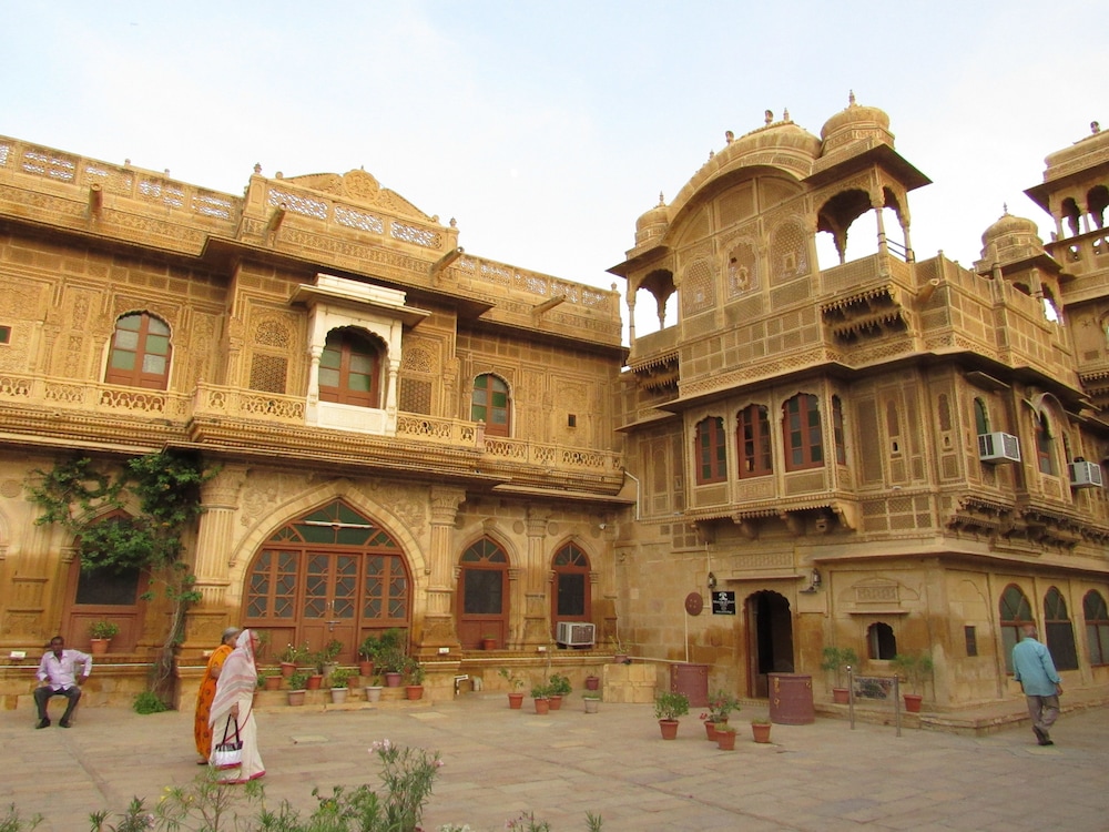 Gaji Hotel 5/64