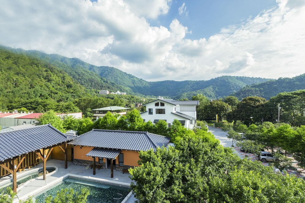 Huaman Hot Spring Villa 63/68