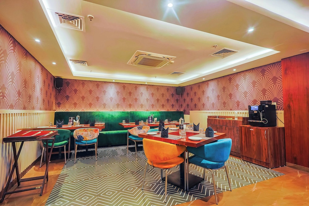 Hyphen Business Hotel 32/50