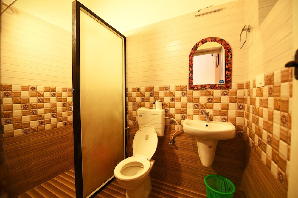 IDEAL AYURVEDIC RESORT AND NEW IDEAL PANCHAKARMA CENTRE 47/50