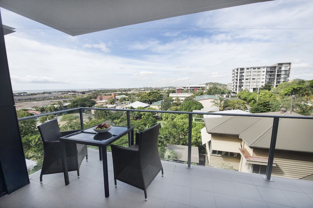 Gladstone Central Plaza 51/60