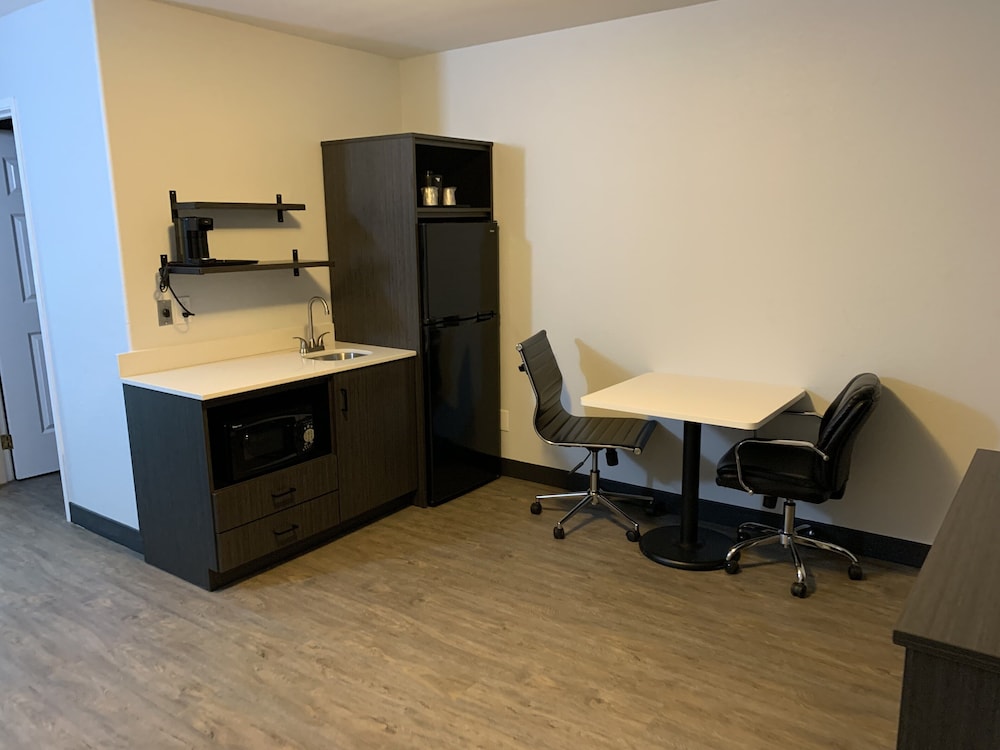 Hawthorn Extended Stay by Wyndham Hobbs 43/50