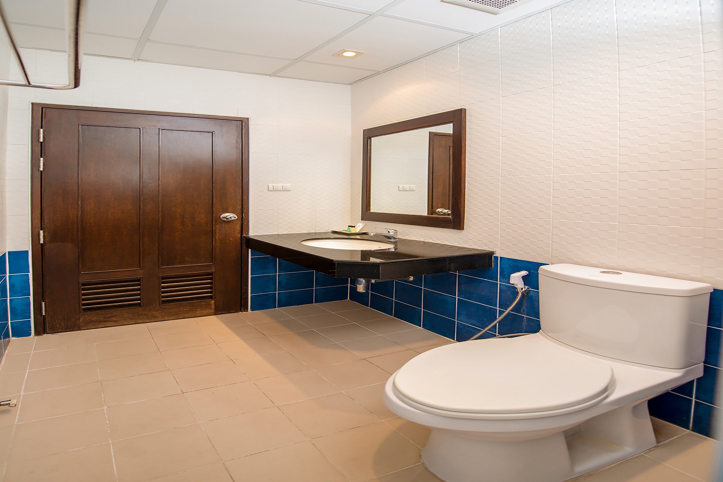 OYO 241 Ratana Hotel Sakdidet 24/25