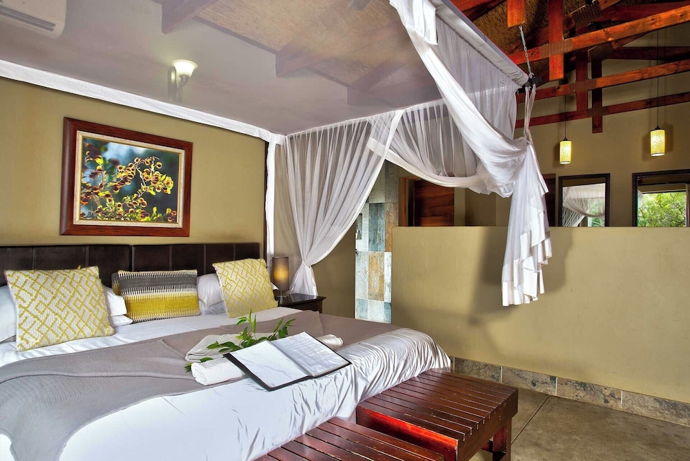 DELUXE, DOUBLE BED