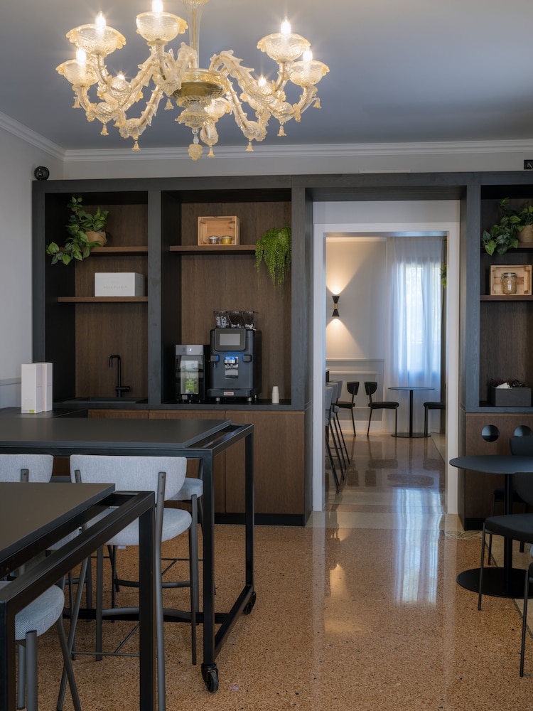 The Foscarini 26/37
